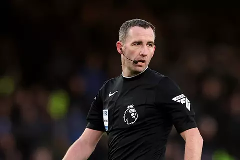 رسمياً.. كريس كافاناج حكما لمباراة الدرع الخيرية بين ليفربول وكريستال بالاس